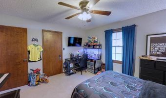 920 Highland Dr, Arkansas City, KS 67005
