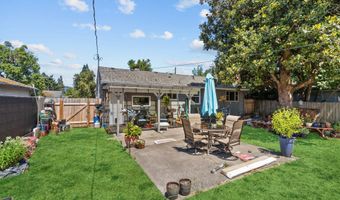2681 D St, Springfield, OR 97477