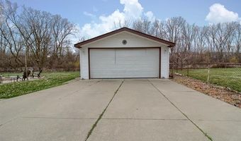 25214 CASTLEWOOD Dr, Woodhaven, MI 48183