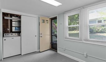 25 High St, Warwick, RI 02886