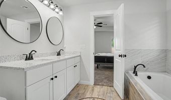 3320 Continental Ct, Altus, OK 73521