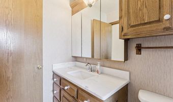 506 Fieldcrest Dr, Chickasha, OK 73018