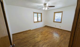 2013 N LYNNDALE Dr, Appleton, WI 54914