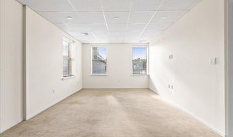 194 Park Ave 2B, Amityville, NY 11701