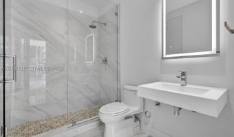 3750 Yacht Club Dr TH5, Aventura, FL 33180