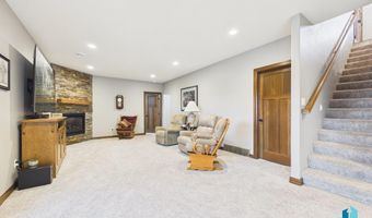 713 N Garnet Cir, Brandon, SD 57005