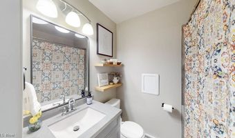 1044 Ellsworth Dr, Akron, OH 44313