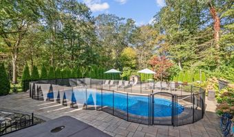 320 Stone Ridge Dr, East Greenwich, RI 02818