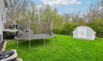 23882 Monroe St, Armada, MI 48005