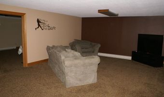 102 Linda Ln, Aberdeen, SD 57401