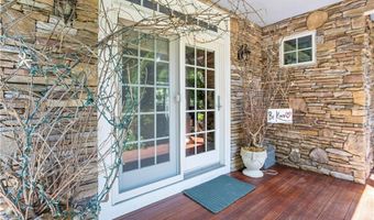 93 Kickemuit Ave, Bristol, RI 02809