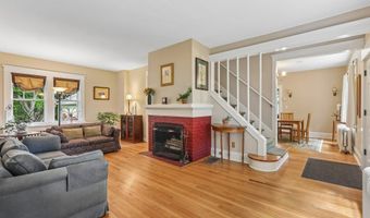 17 Ridge Rd, Danbury, CT 06810