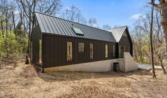 111 E Neptune Ave, Beverly Shores, IN 46301