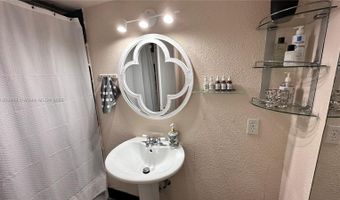2750 NE 183rd St 201, Aventura, FL 33160