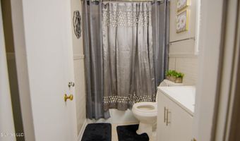 105 Park St, Batesville, MS 38606