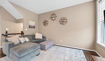 2733 S Spurway Dr, Ann Arbor, MI 48105