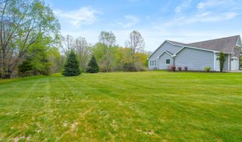5730 Summerset Woods Dr, Alto, MI 49302