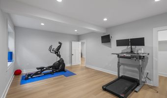414 N MONROE St, Arlington, VA 22201