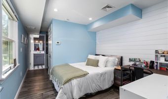 4 James St, Middletown, RI 02842