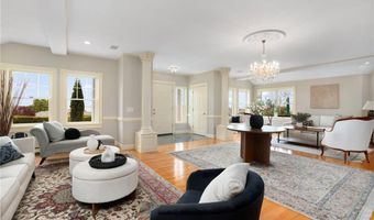 75 N Cliff Dr, Narragansett, RI 02882