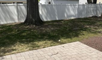 32 Idlewild Ln, Aberdeen, NJ 07747