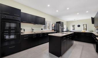 29 Dennell Dr, Lincoln, RI 02865