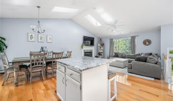 153 Grandview Ave, Lincoln, RI 02865
