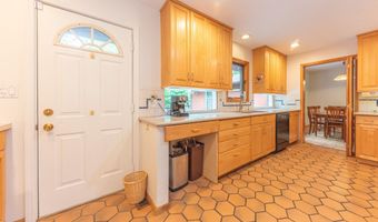 1877 Arlington Blvd, Ann Arbor, MI 48104