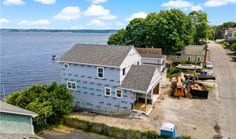 92 King Philip Ave, Bristol, RI 02809