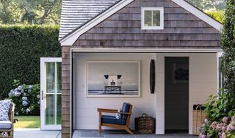 36 Hand Ln, Amagansett, NY 11930