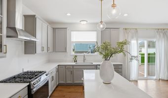 430 Pineway Dr, Ann Arbor, MI 48103