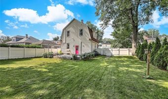 15 Wollaston St, Cranston, RI 02910