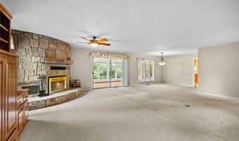 4 Huskins Cir, Bella Vista, AR 72715