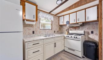 55521 FRONT St, Astor, FL 32102