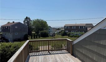 17 Saltaire Ave, Narragansett, RI 02882