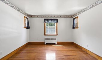 247 W Main Rd, Middletown, RI 02842