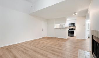 325 LAKEPOINTE Dr 304, Altamonte Springs, FL 32701