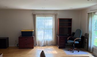 3925 Waldenwood Dr, Ann Arbor, MI 48105