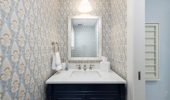 10 Linden Gate Ln, Newport, RI 02840