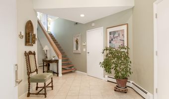 10 Steep Hollow Ln, Cos Cob, CT 06807