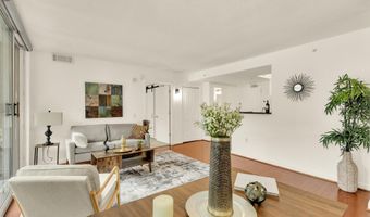 880 N POLLARD St 801, Arlington, VA 22203