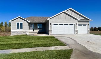 1307 Country Club Dr, Elk Point, SD 57025