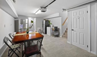 33 Coyne Ct, Bergenfield, NJ 07621