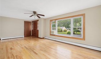 3 Grassy Plain Rd, Barrington, RI 02806
