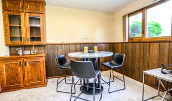 903 Willow Dr, Aberdeen, SD 57401