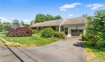 105 Fairfield Dr, North Kingstown, RI 02852