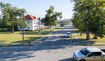 66 Weaver St, Baxley, GA 31513