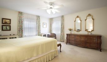 9921 KENTSDALE Dr, Potomac, MD 20854
