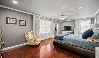 2 Independence Dr, Aberdeen, NJ 07747