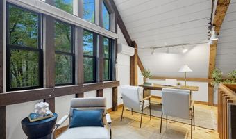 4 Lantern Ln, Bedford, MA 01730